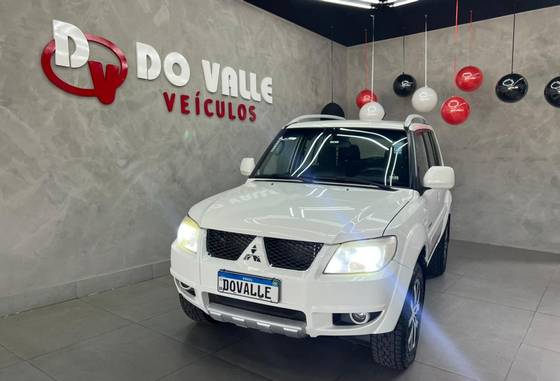 MITSUBISHI PAJERO TR4 2.0 4X4 16V 140CV FLEX 4P AUTOMÁTICO MITSUBISHI PAJERO TR4 2.0 4X4 16V 140CV FLEX 4P AUTOMÁTICO